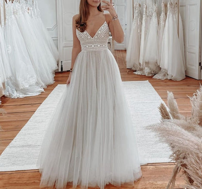 Lace Appliqued Wedding Dress 2025 Tulle Women Boho Bridal Gown Beach Wedding Spaghetti Straps V Neck Dress