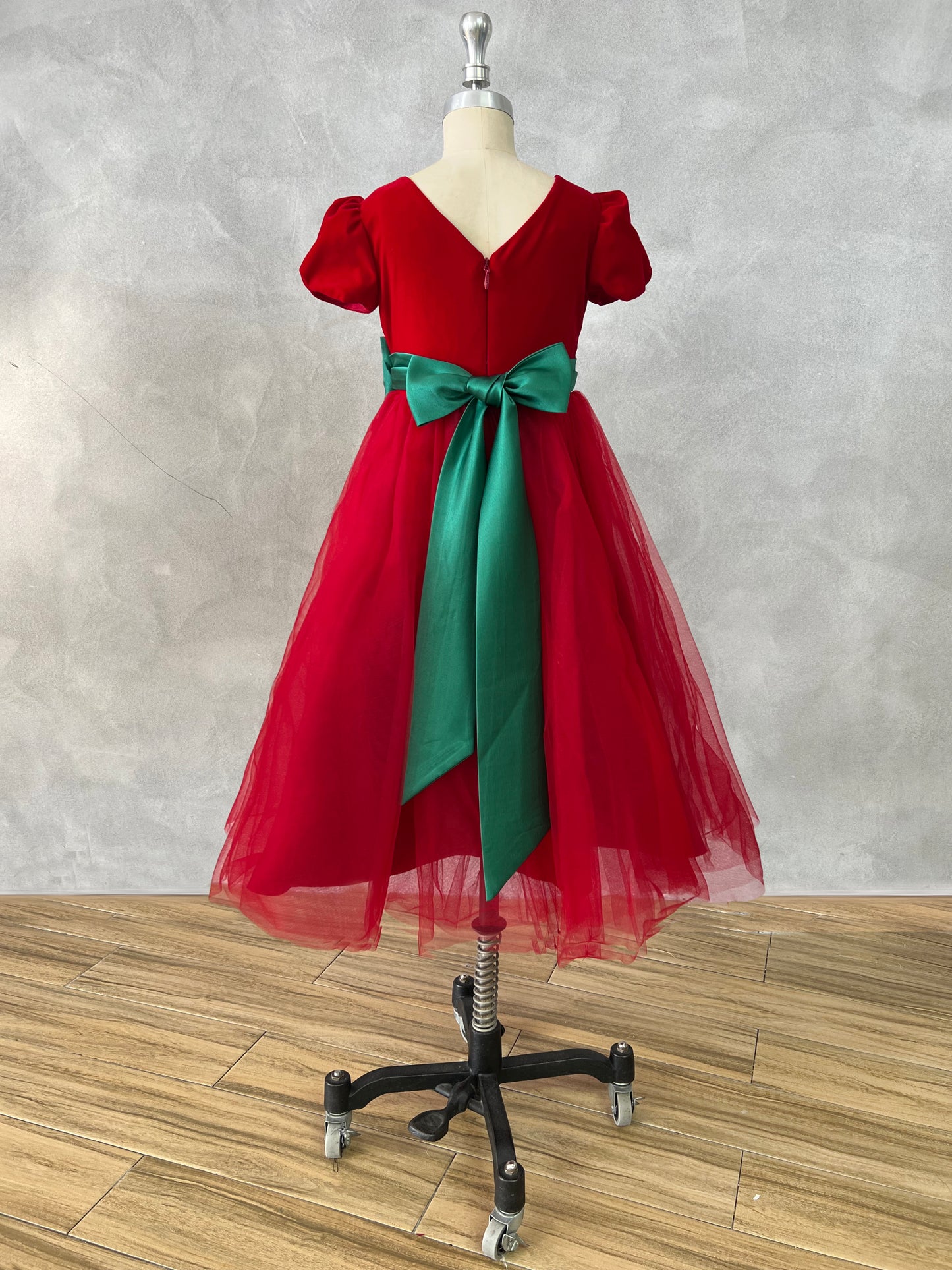 Junior Formal Dresses For Special Occasion Elegant V-Neck Party Dress Red Velvet Ball Gown With Sleeves